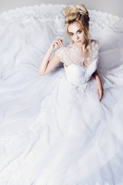 Büyüleyici güzel gelin