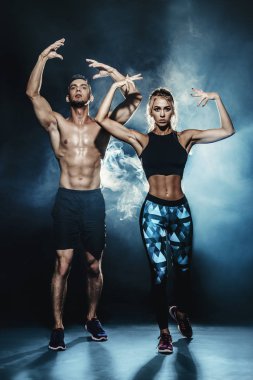 güzel atletik genç insanlar