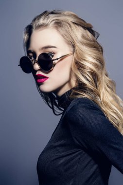 siyah sunlasses tarzı