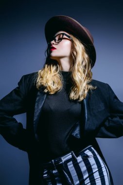 şehvetli genç kadın