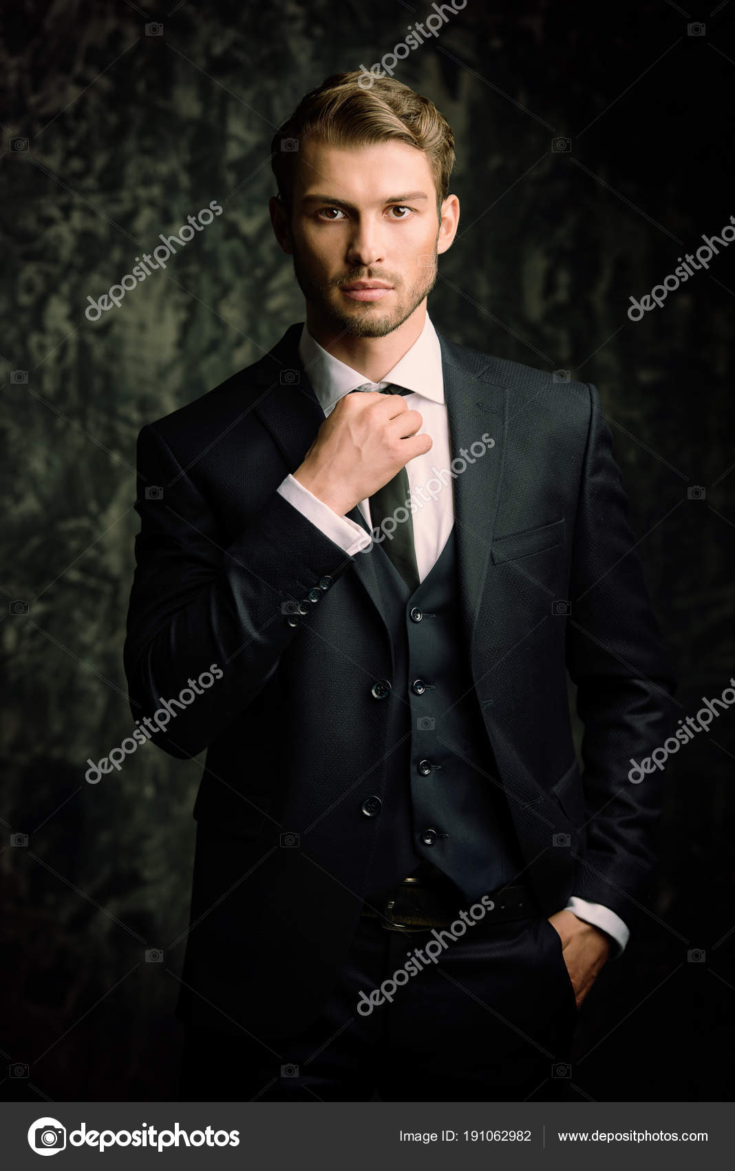 Handsome man in suit — Stock Photo © prometeus 191062982