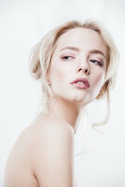 çekici genç bir kadın