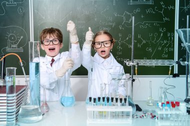 kız ve erkek bilim adamları