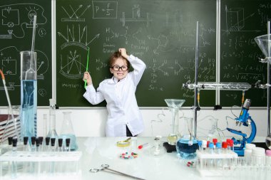 komik çocuk bilim adamı 