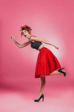 Pin-up Bayan çalıştıran