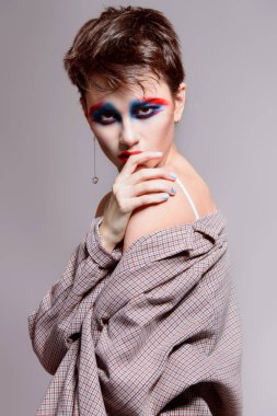 esmer gri arka plan üzerinde