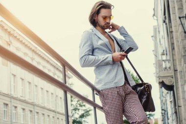 Çocuk giyen yaz elbise