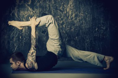deneyimli yoga eğitmeni