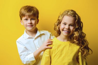 çok gülümseyen çocuklar