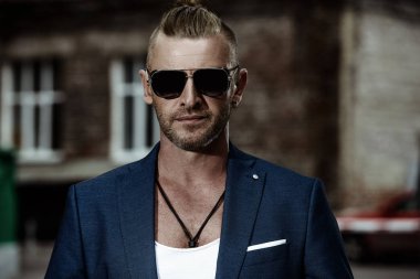 Modern erkek güneş gözlüğü