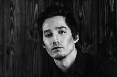 çekici genç brunet 