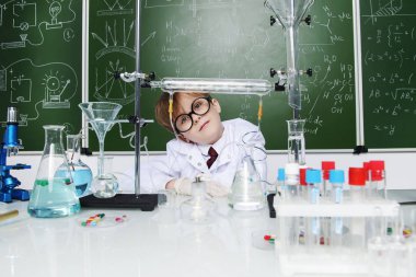 Akıllı okul laboratuarında