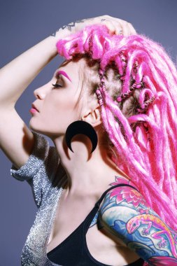 son moda pembe saç modeli