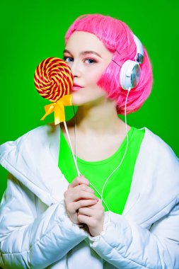 Lolipopu olan kız