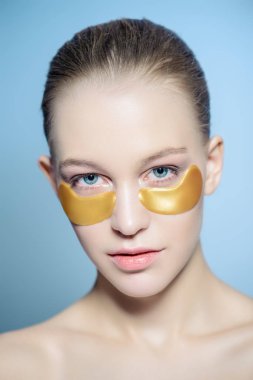 Gözlerinin altında pedleri