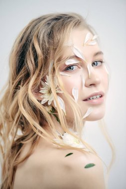 Krizantem yaprakları