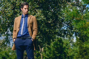 yakışıklı erkek modeli 