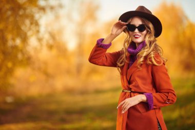 Sonbahar güneşi için güneş gözlüğü