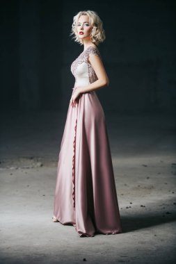 Akşam pembesi elbise