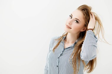 Güzel bir kızın portresi