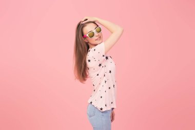 Sıradan kız kıyafetleri.