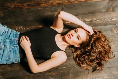 Genç güzel kadın.