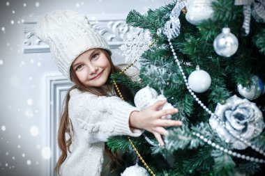 Noel ağacına sarıl