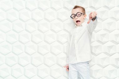 küçük çocuk çığlık