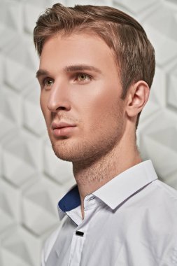 Gerçekten ileriye bak.