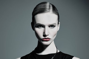 büyüleyici kendine güvenen bayan