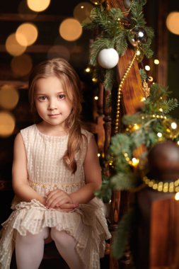 merdivenlerde çocuk