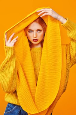 parlak örülmüş giysiler