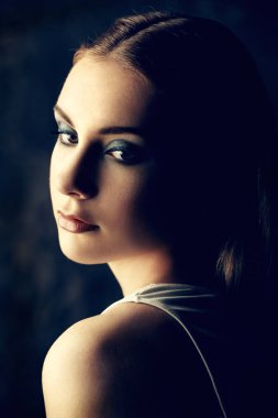 Çok şehvetli bir genç bayan.