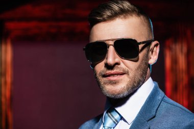 acımasız işadamı tarzı