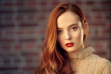 doğal makyaj ile kız