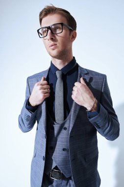 Kendine güvenen genç işadamı