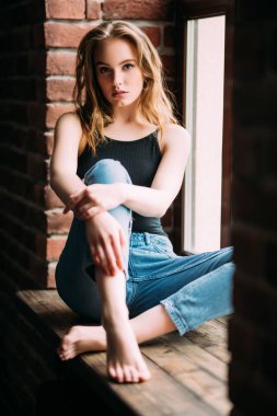 Çekici hayalperest kız