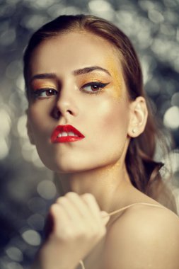 parlak tatil makyajı