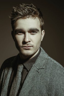 yakışıklı erkek modeli