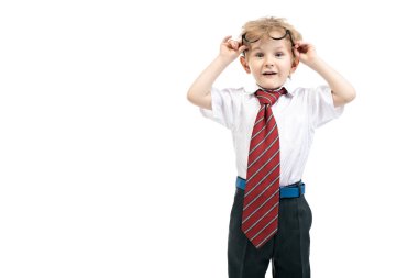  Komik genç okul çocuğu.