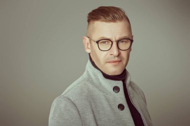 modaya uygun saygıdeğer adam.