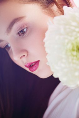 beyaz kasımpatı parfümü