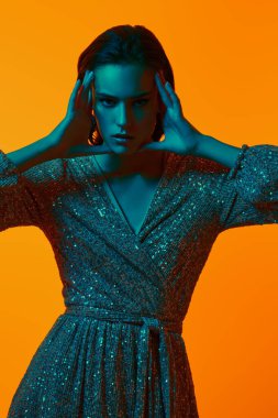 Güzel, lüks model.