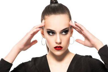 Beyaz arka plan üzerinde stüdyoda poz şık bir genç bayan bir portre. Stil, Güzellik, moda.