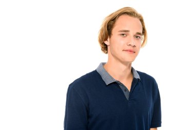 Beyaz arka plan üzerinde stüdyoda poz genç bir çekici adamın bir portresi. Rahat erkek moda, güzellik.