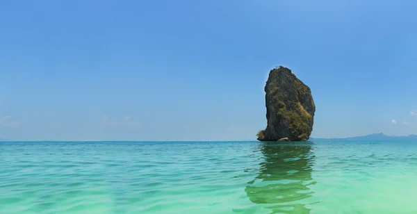 Koh Poda. Panorama ilha da paisagem marinha no andaman, província de Krabi, Tailândia . — Fotografia de Stock