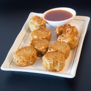 Hoi Jo. Derin kızarmış yengeç et rulolar