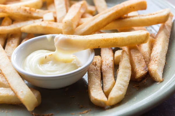 Patatine fritte con salsa d'immersione — Foto Stock