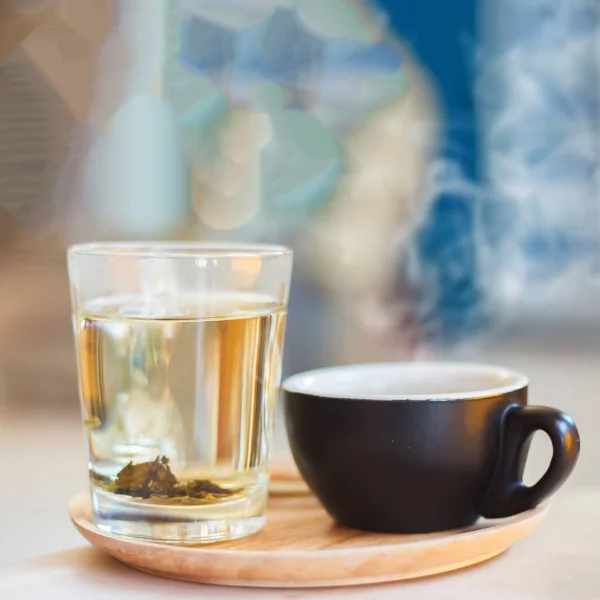 Close up coffee cup with steam on table in cafe. — Stock Photo, Image