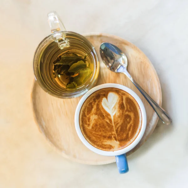 コーヒーと紅茶の上面カップ — ストック写真
